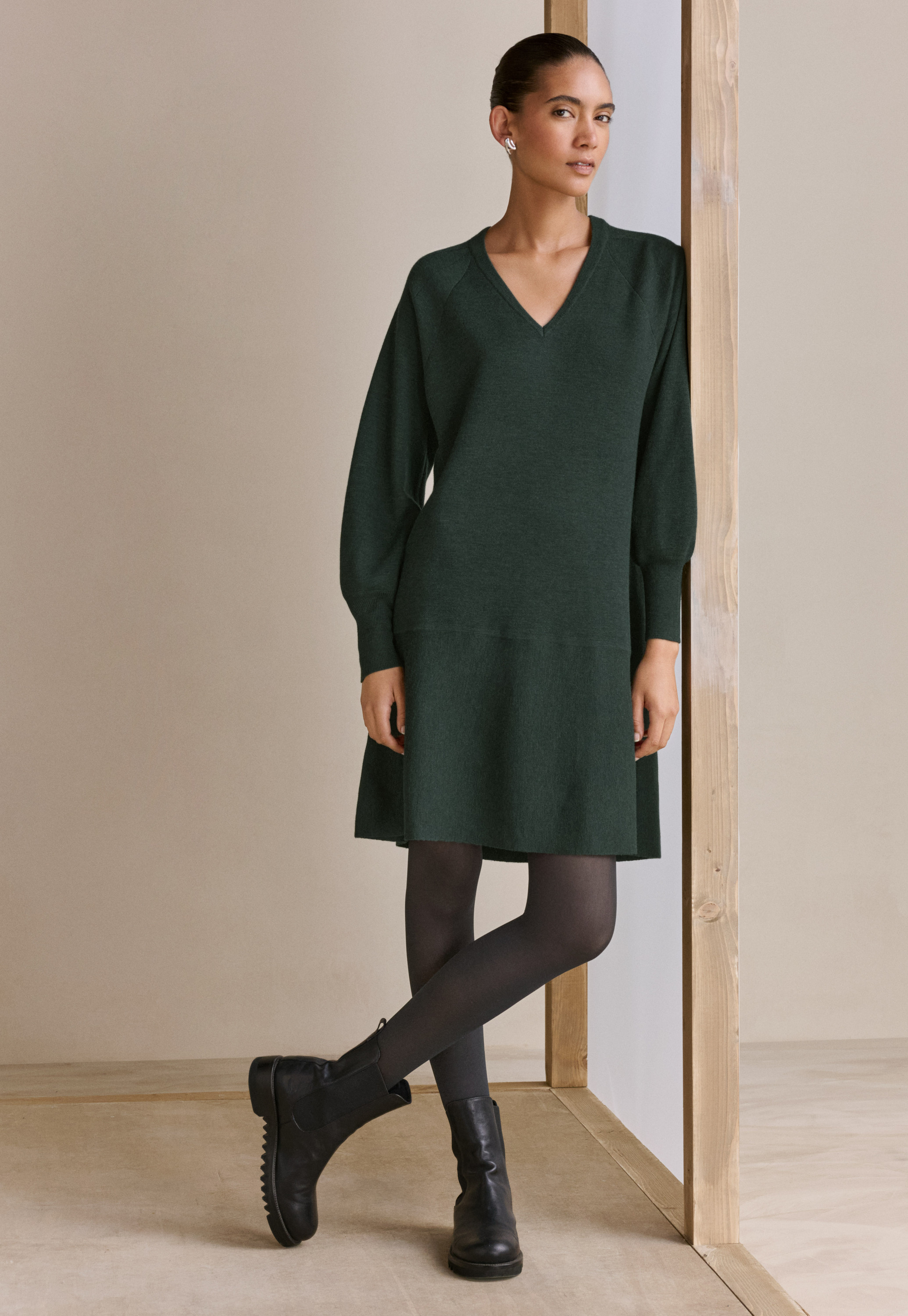 8★新品★ LE’RURE Wavy neck peplum dress Wavy neck peplum dressのドレス|Dorry Doll / LE'RURE